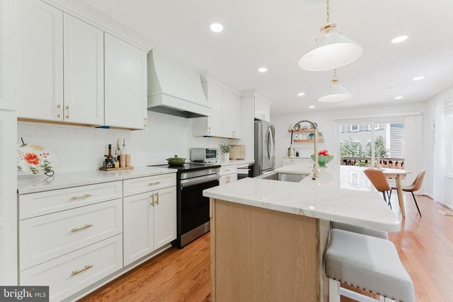 9203 BYRON TER, Burke, VA 22015
