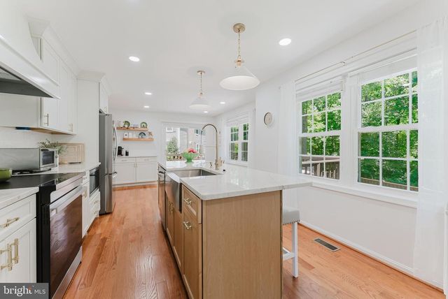 9203 BYRON TER, Burke, VA 22015