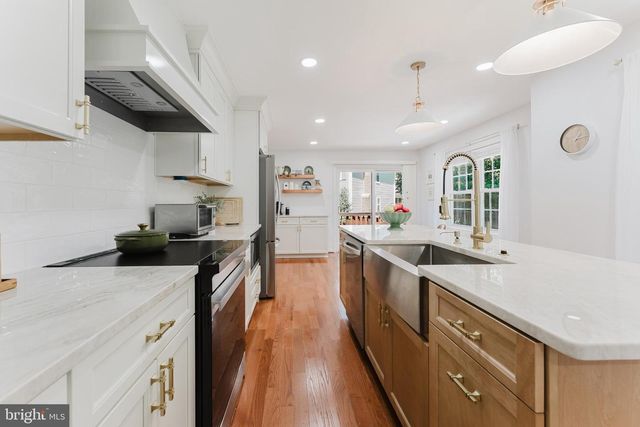 9203 BYRON TER, Burke, VA 22015