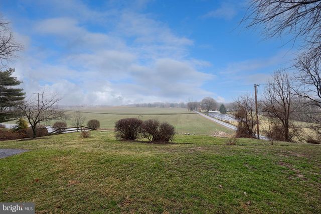 1521 W PENN GRANT RD, Lancaster, PA 17603