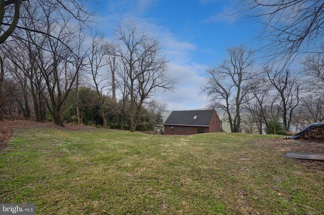 1521 W PENN GRANT RD, Lancaster, PA 17603