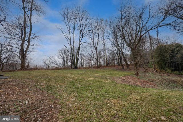 1521 W PENN GRANT RD, Lancaster, PA 17603