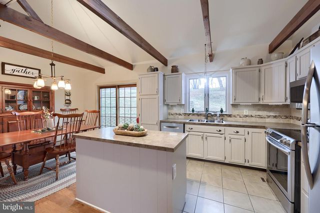 1521 W PENN GRANT RD, Lancaster, PA 17603