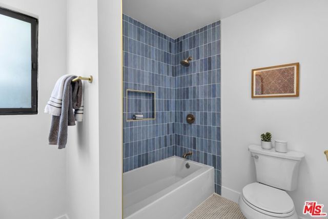 923 Larker Avenue, Los Angeles, CA 90042