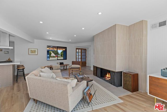 923 Larker Avenue, Los Angeles, CA 90042