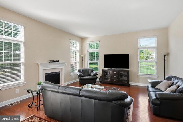 7 TRANSOM CT, Mount Laurel, NJ 08054