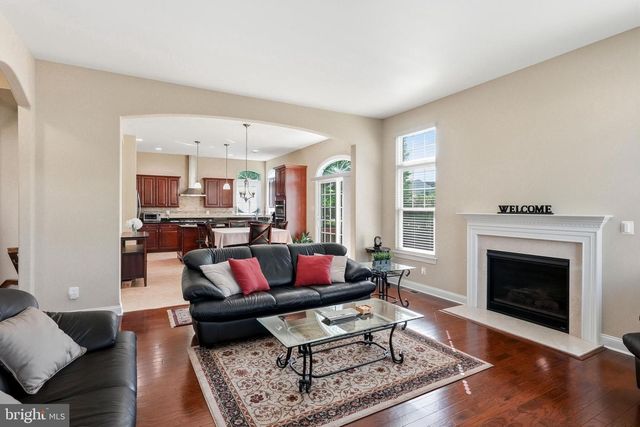 7 TRANSOM CT, Mount Laurel, NJ 08054