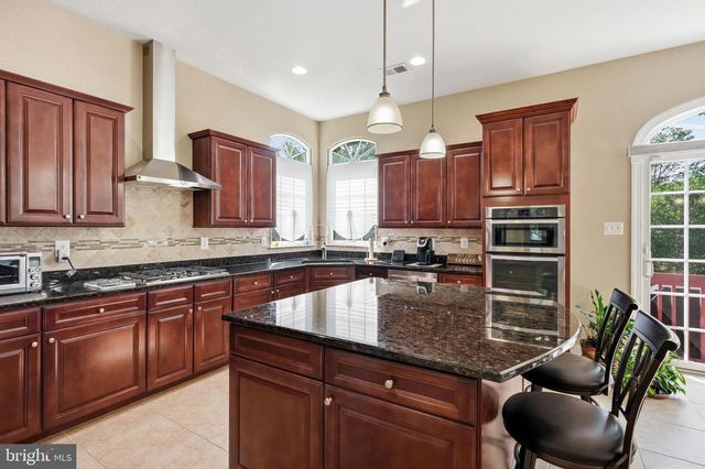 7 TRANSOM CT, Mount Laurel, NJ 08054
