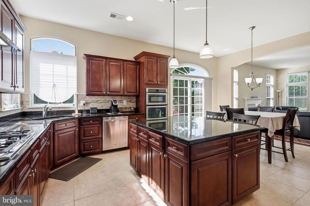 7 TRANSOM CT, Mount Laurel, NJ 08054