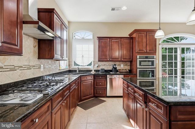 7 TRANSOM CT, Mount Laurel, NJ 08054