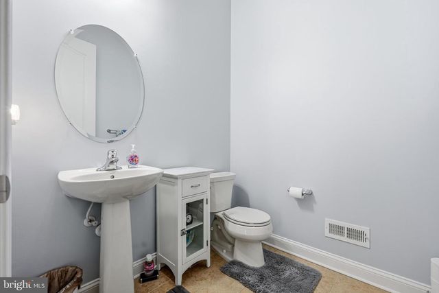 7 TRANSOM CT, Mount Laurel, NJ 08054