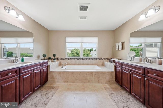 7 TRANSOM CT, Mount Laurel, NJ 08054