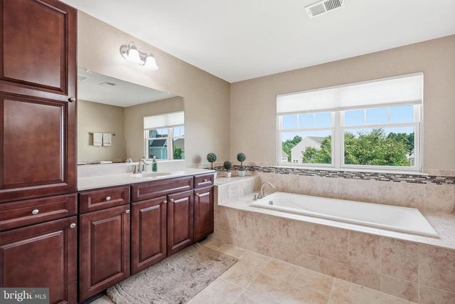 7 TRANSOM CT, Mount Laurel, NJ 08054