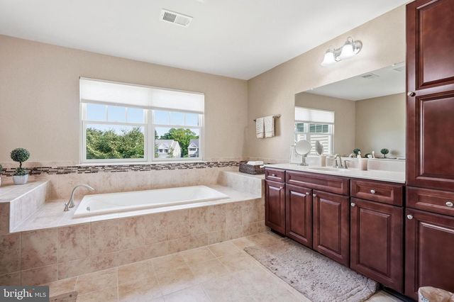 7 TRANSOM CT, Mount Laurel, NJ 08054