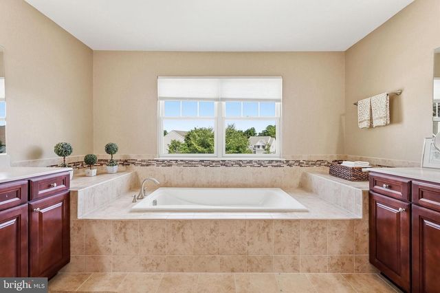 7 TRANSOM CT, Mount Laurel, NJ 08054