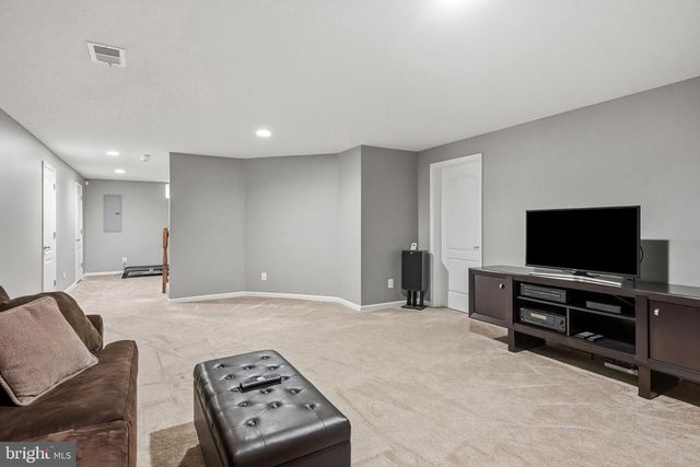 7 TRANSOM CT, Mount Laurel, NJ 08054