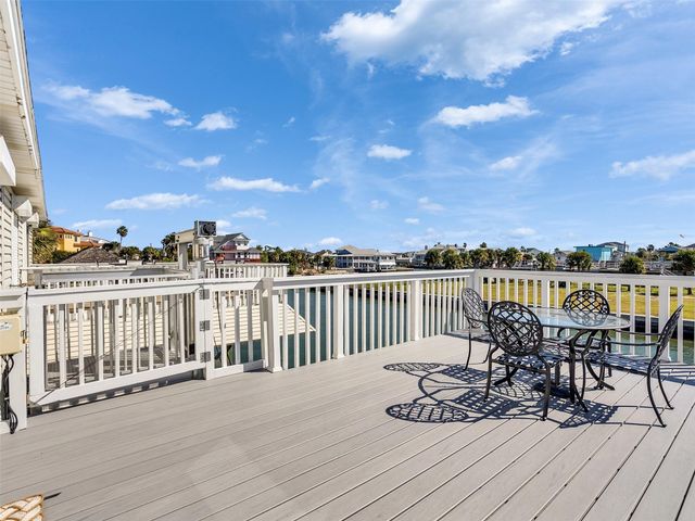 16627 Bayfront Drive, Jamaica Beach, TX 77554