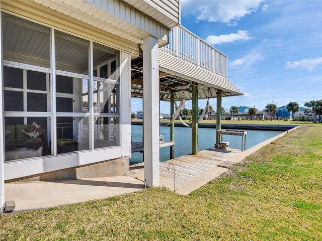16627 Bayfront Drive, Jamaica Beach, TX 77554