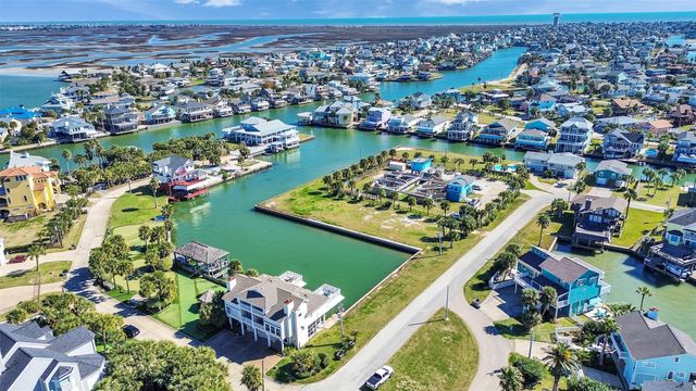 16627 Bayfront Drive, Jamaica Beach, TX 77554