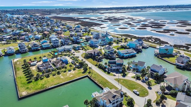 16627 Bayfront Drive, Jamaica Beach, TX 77554