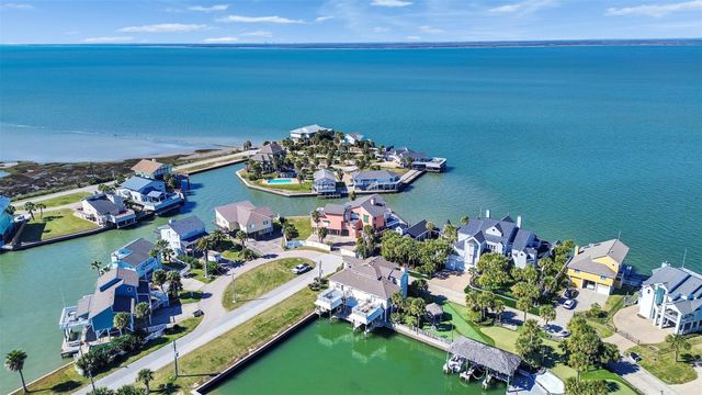 16627 Bayfront Drive, Jamaica Beach, TX 77554