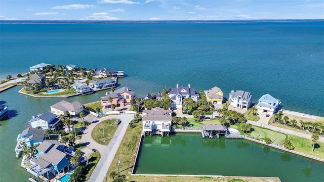 16627 Bayfront Drive, Jamaica Beach, TX 77554