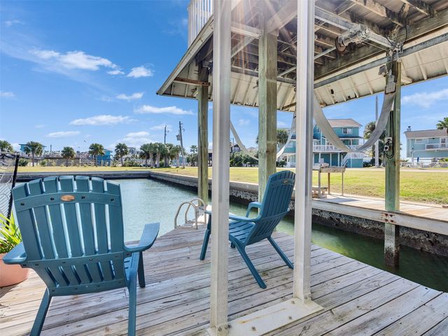 16627 Bayfront Drive, Jamaica Beach, TX 77554