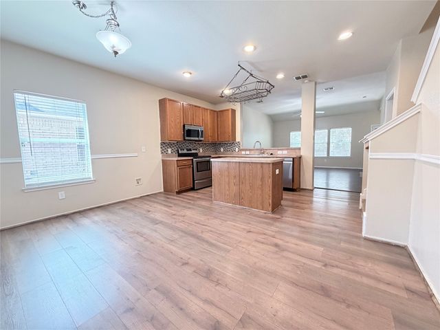 1910 Pin Oak Lane, Dallas, TX 75253