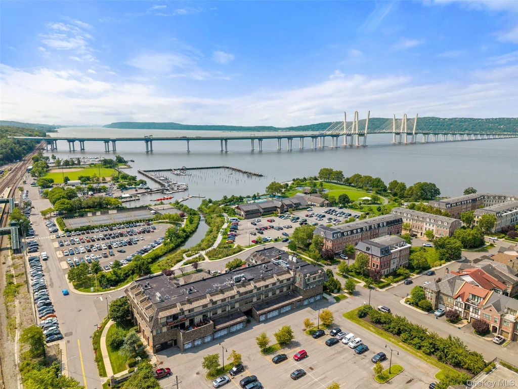127 W Main Street 200, Tarrytown, NY 10591 — exterior