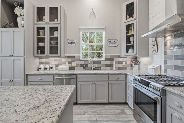 1630 16th St, Rockport, TX 78382