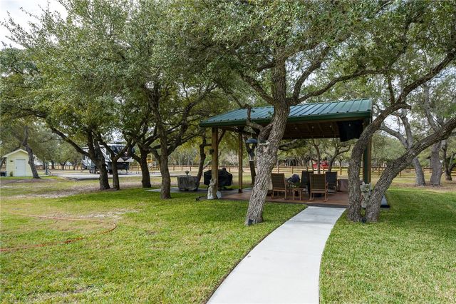 1630 16th St, Rockport, TX 78382