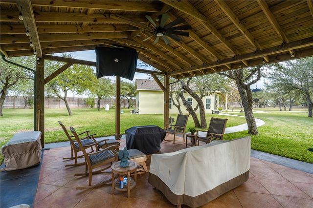 1630 16th St, Rockport, TX 78382