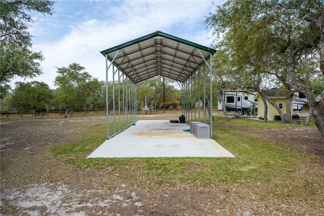 1630 16th St, Rockport, TX 78382