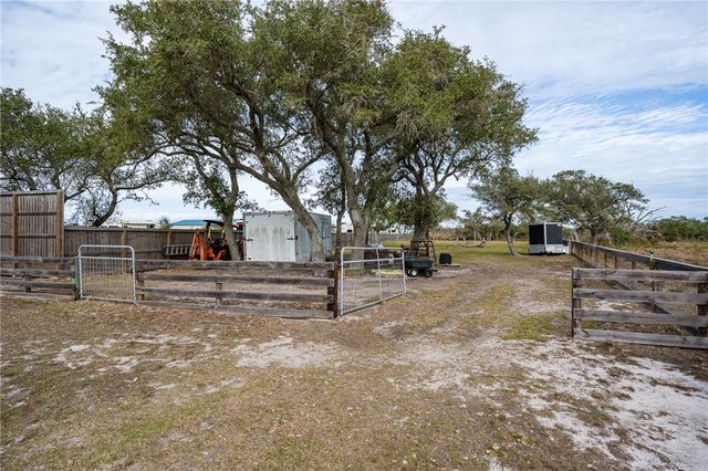 1630 16th St, Rockport, TX 78382