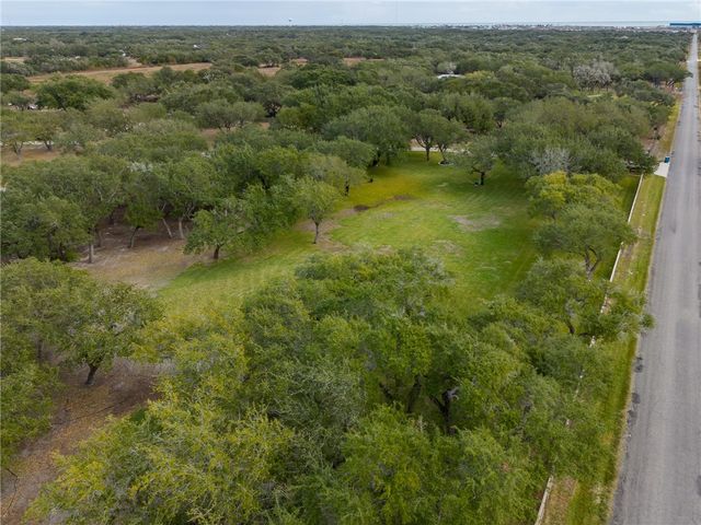 1630 16th St, Rockport, TX 78382