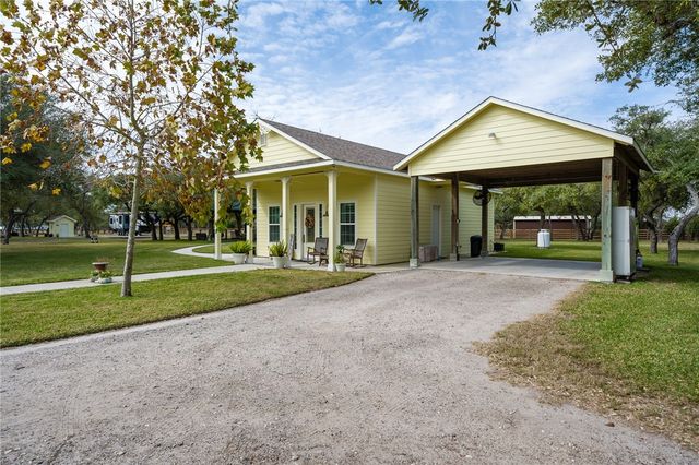 1630 16th St, Rockport, TX 78382