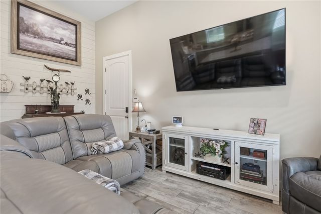 1630 16th St, Rockport, TX 78382