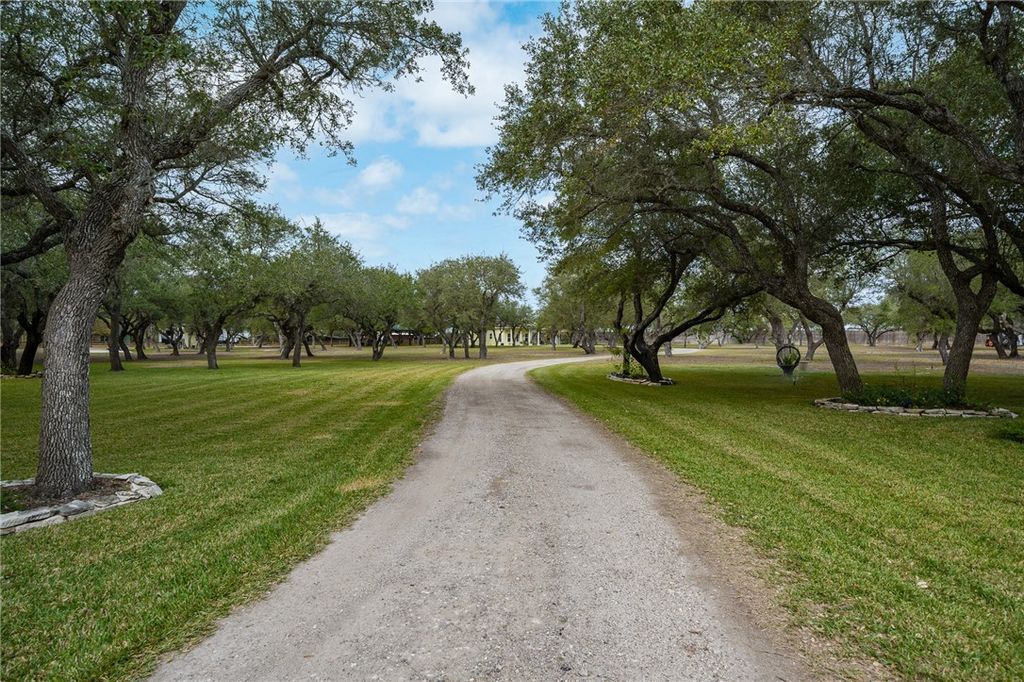 1630 16th St, Rockport, TX 78382 — photo 4