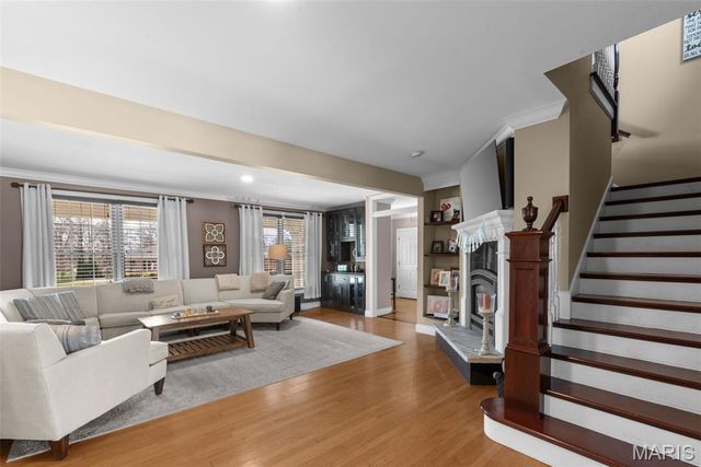 12301 Matthews Lane, St Louis, MO 63127