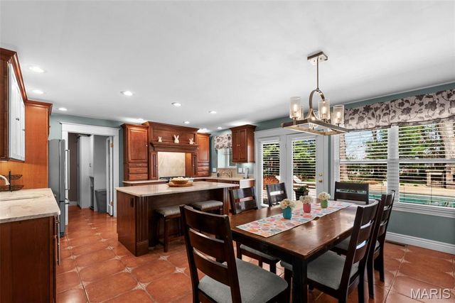 12301 Matthews Lane, St Louis, MO 63127