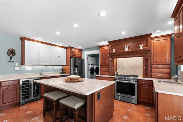 12301 Matthews Lane, St Louis, MO 63127