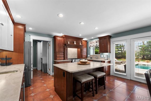 12301 Matthews Lane, St Louis, MO 63127