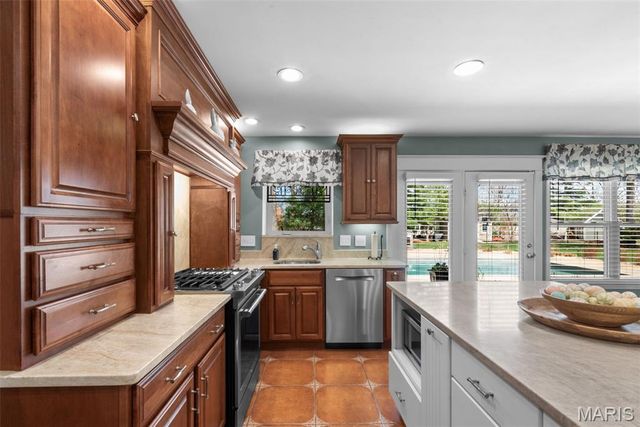 12301 Matthews Lane, St Louis, MO 63127