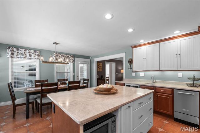 12301 Matthews Lane, St Louis, MO 63127