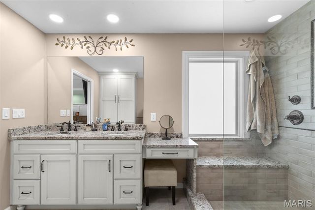 12301 Matthews Lane, St Louis, MO 63127