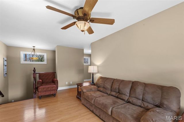 12301 Matthews Lane, St Louis, MO 63127