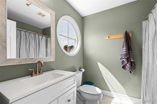 12301 Matthews Lane, St Louis, MO 63127