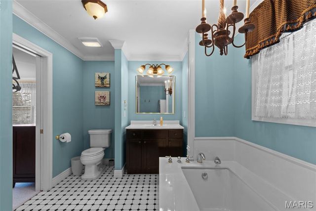 12301 Matthews Lane, St Louis, MO 63127
