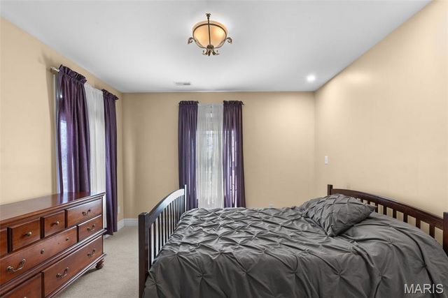 12301 Matthews Lane, St Louis, MO 63127