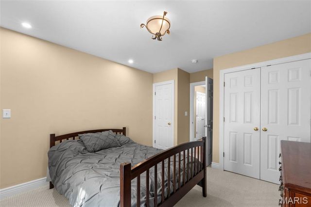 12301 Matthews Lane, St Louis, MO 63127